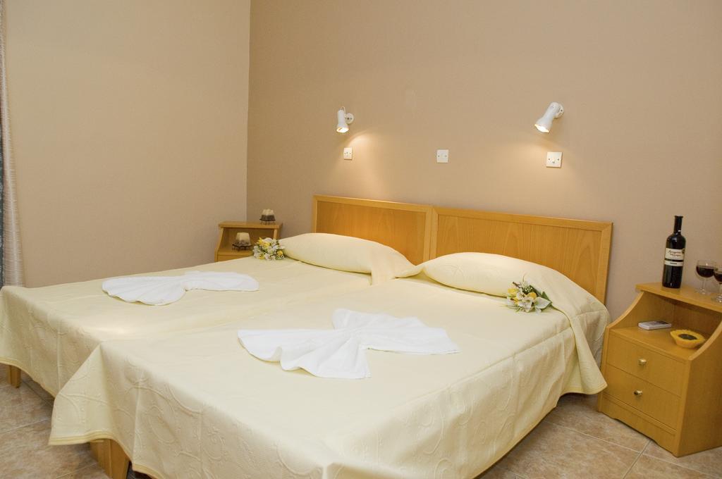 Margarita Αpartments Sea View Apartment Palaiochora Ngoại thất bức ảnh