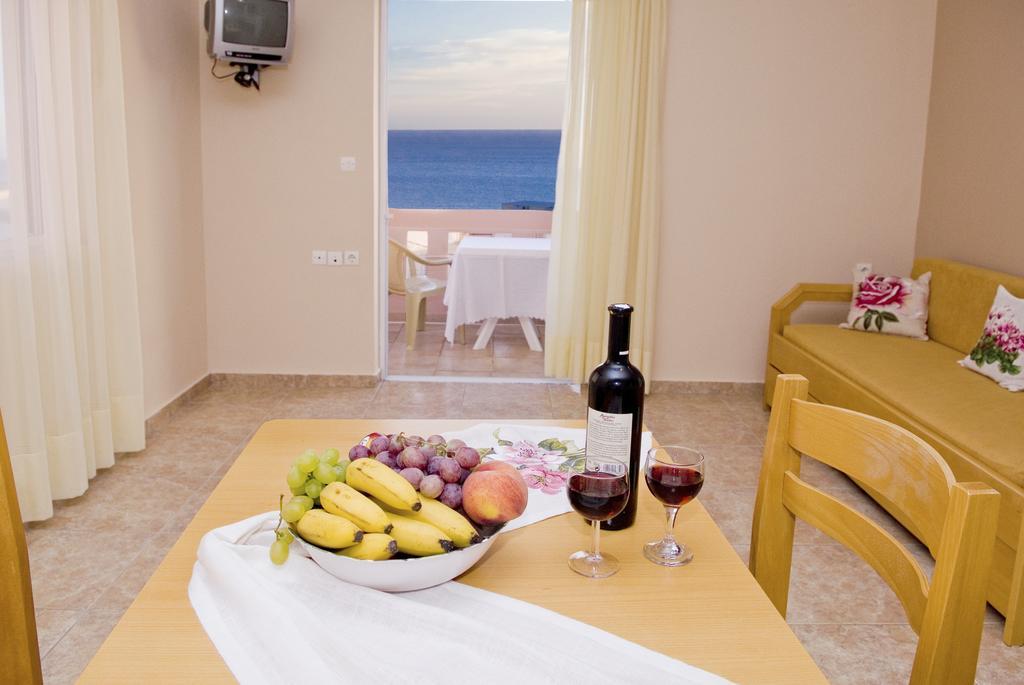 Margarita Αpartments Sea View Apartment Palaiochora Ngoại thất bức ảnh